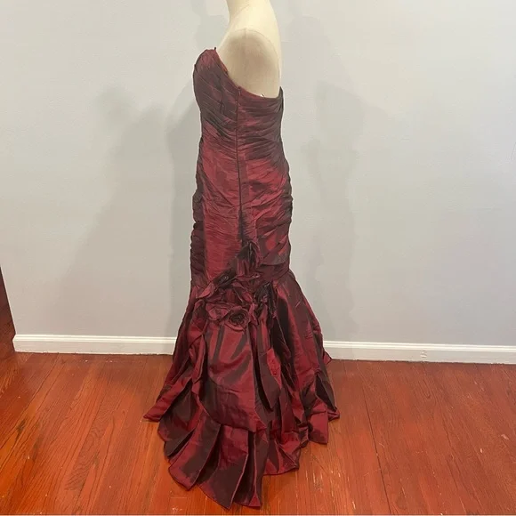 Camilla La Vie Burgundy Taffeta Strapless Pleated Mermaid Evening Gown - Reemoly